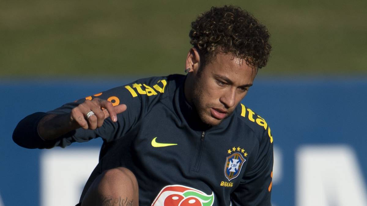 己的临场应 己的临场应