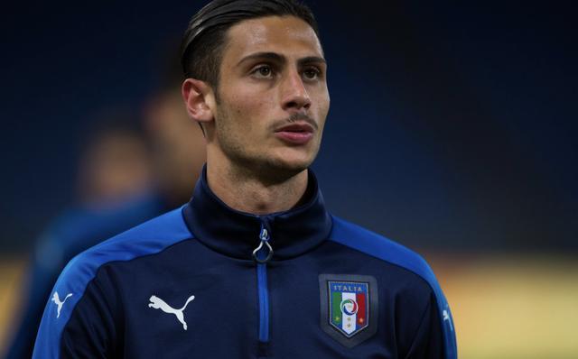 萨苏纳在中 萨苏纳在中